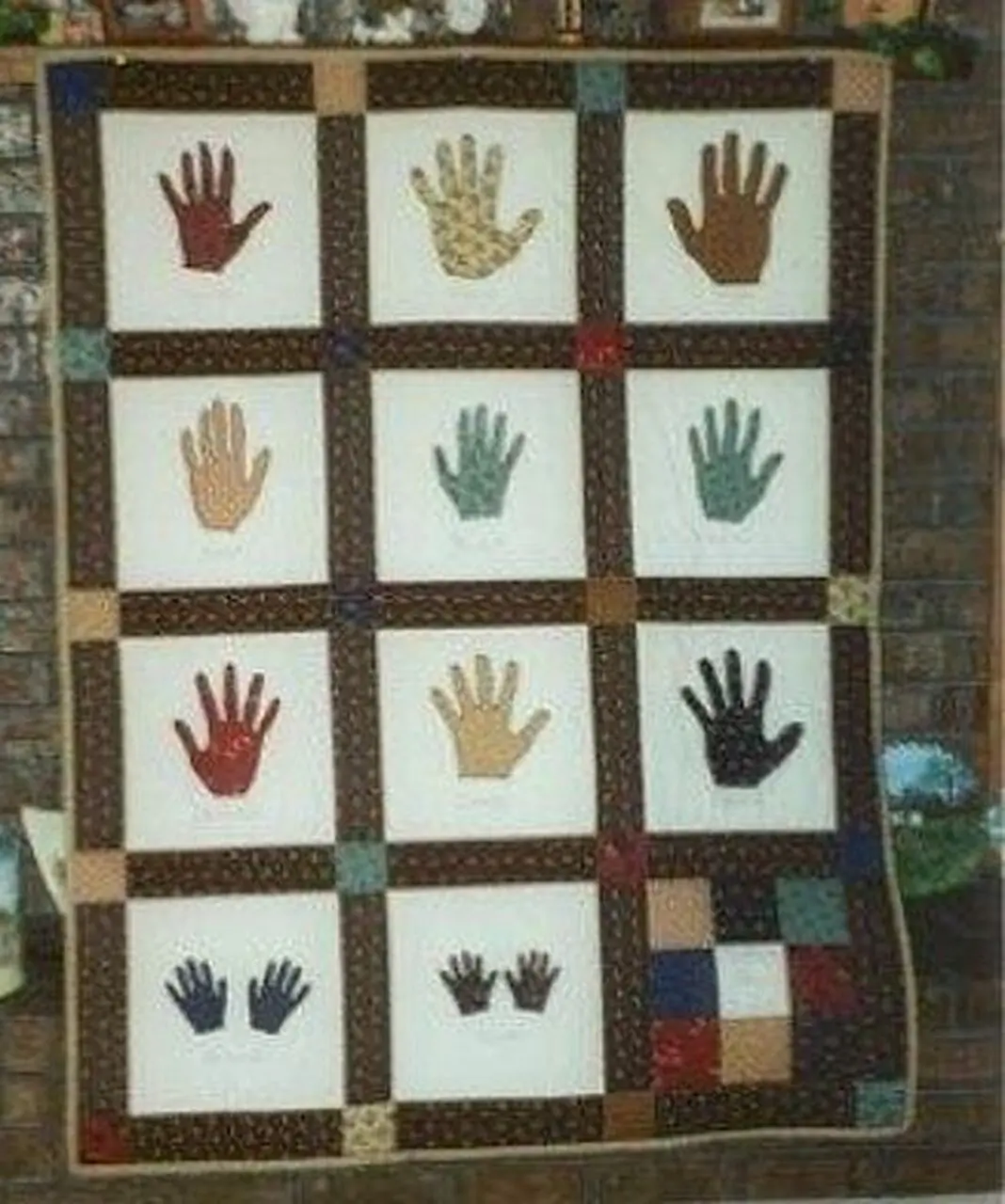 Loving Hands Hur Quilt zu and Home Decor