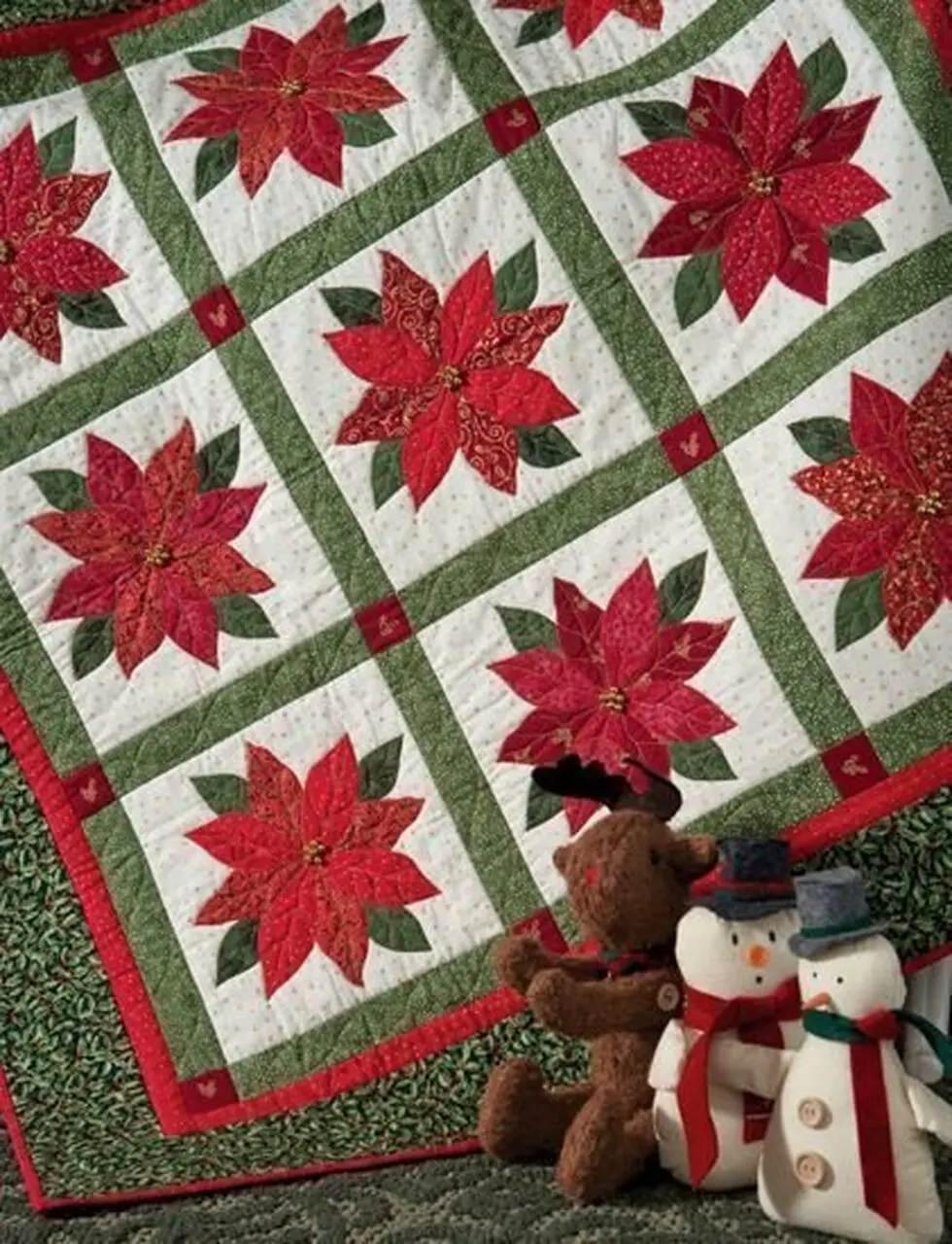 Poinsettias Quilt Tdhke and Home Decor
