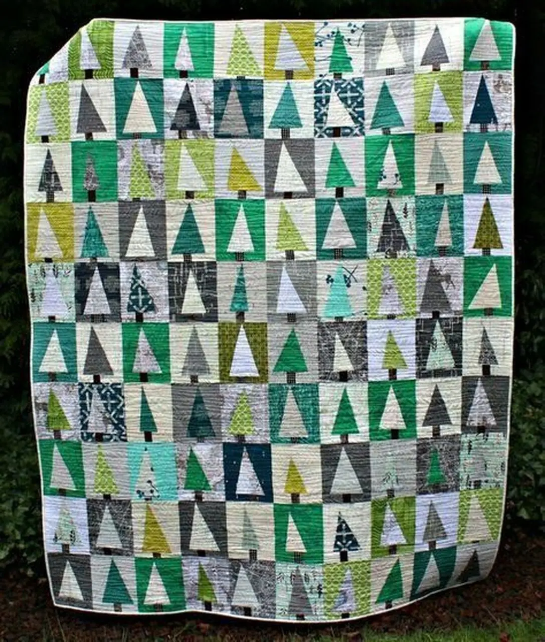 Tree Hur Quilt lg and Home Decor